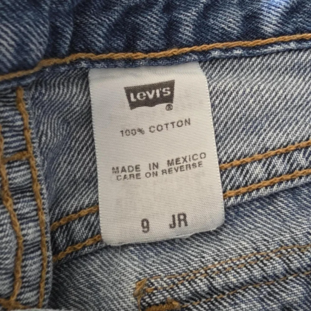 Vintage Levi's Jean Shorts Style 369  Y2K Flap Button Back Pockets 2000's - Picture 4 of 6